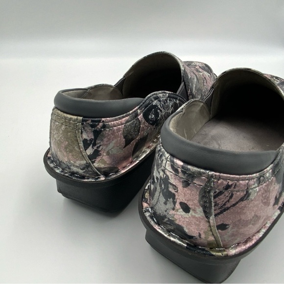 Alegria Debra Floral Mix and Mingle Nursing Shoes. Size 39. Pink/Black - Picture 5 of 8